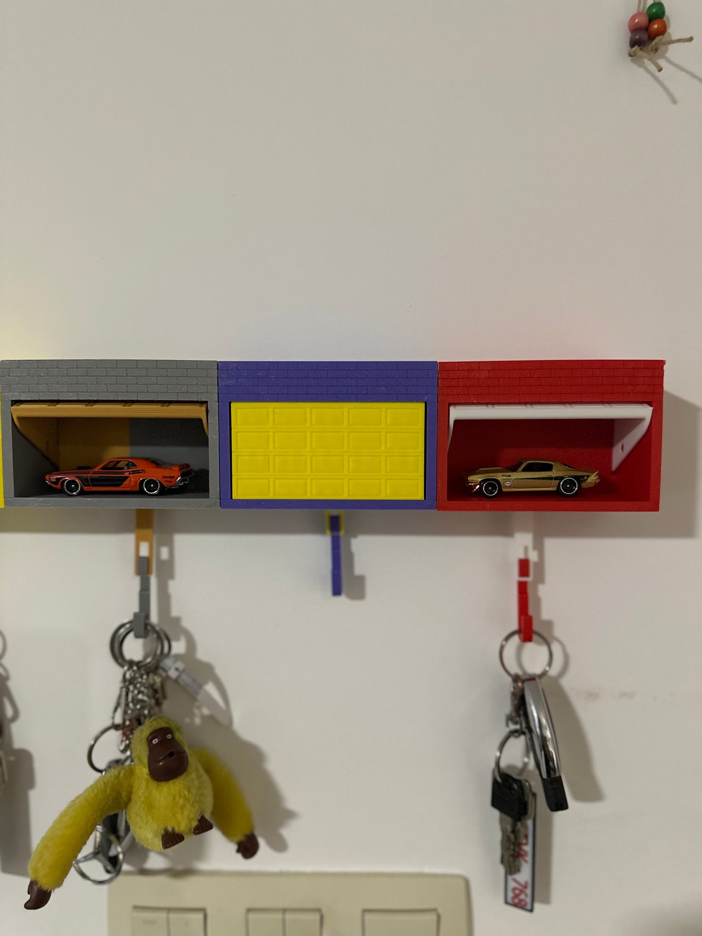 Mini Garage Key Holder – Car Display & Wall Key Organizer